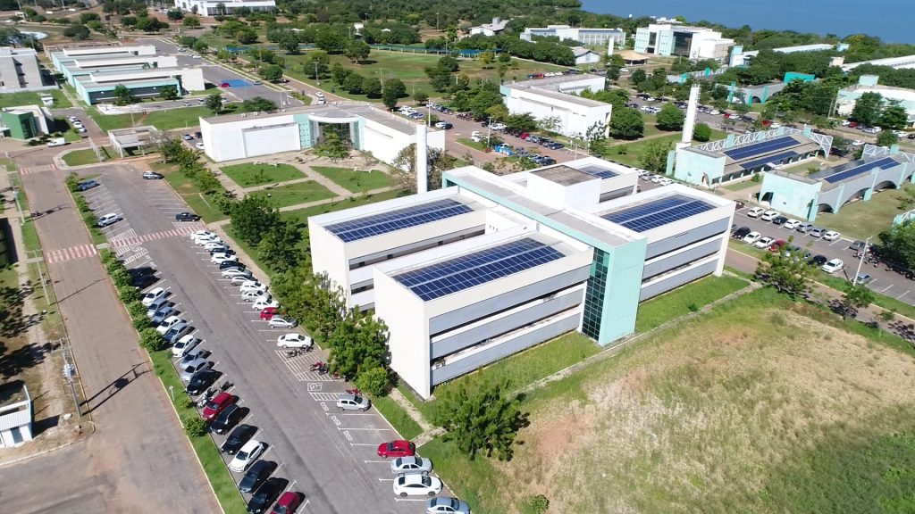 Concursos e seleções para professores ofertam salários de até R$ 14 mil