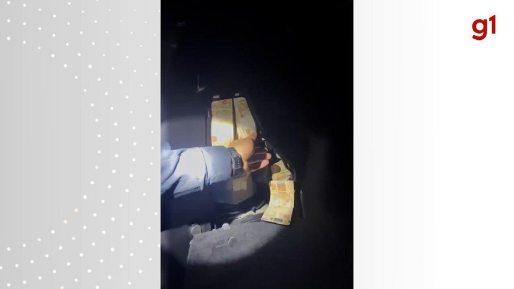 Vídeo mostra esconderijos em carro onde PRF encontrou quase R$ 1 milhão em dinheiro