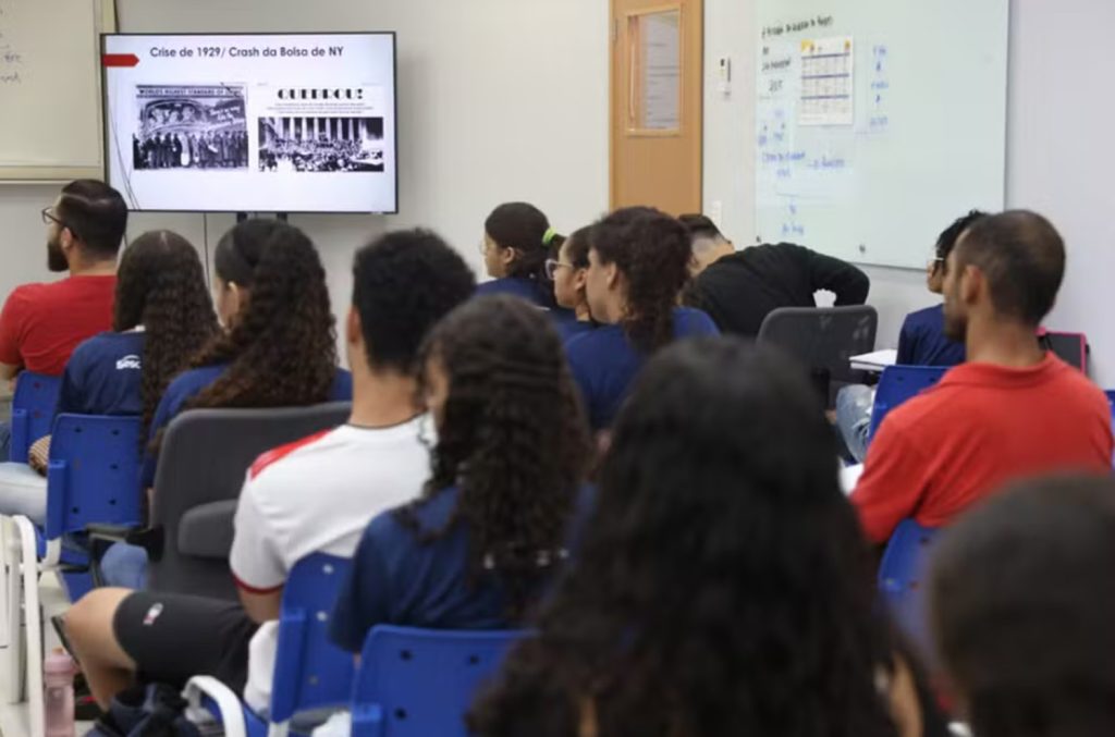 Enem 2025: cursinho intensivo gratuito oferece 200 vagas para aulas presenciais de revisão