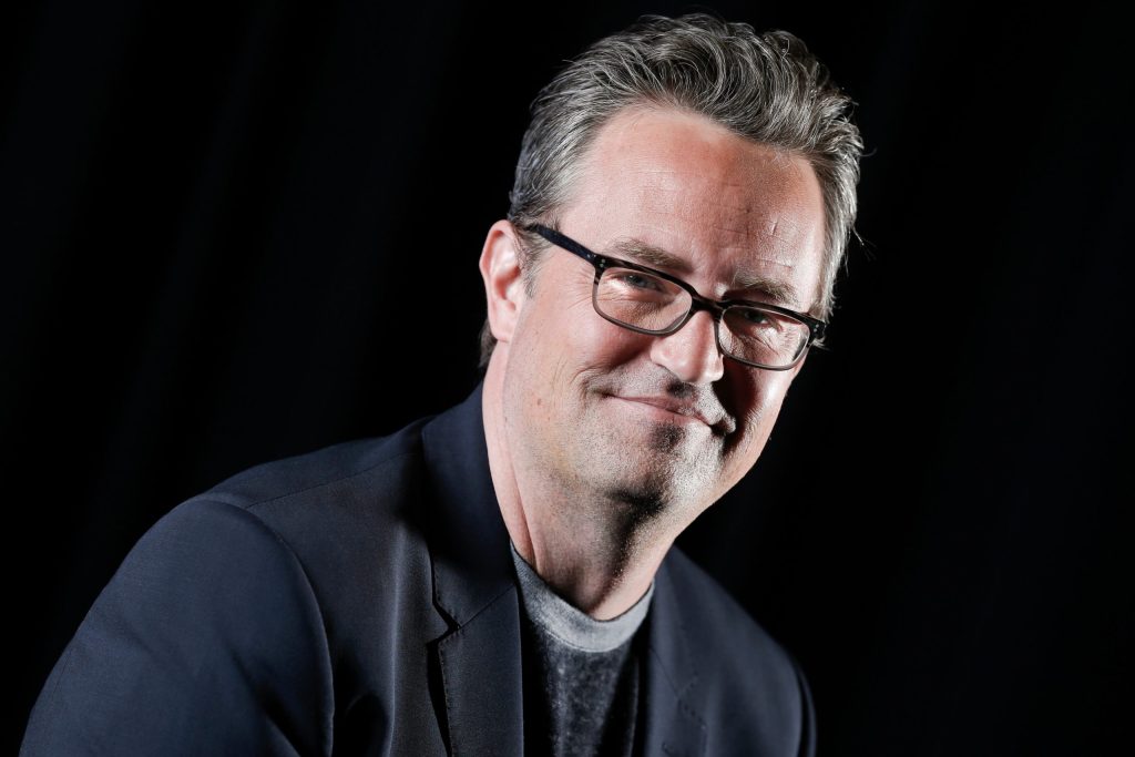 Ex-assistente de Matthew Perry é condenado a 3 anos de prisão por morte do ator