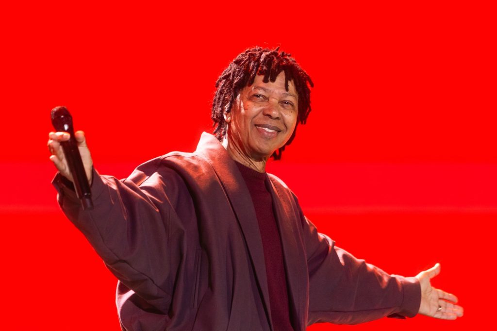 Djavan inclui alguns ‘lados B’ no roteiro (inteiramente autoral) de sucessos do show de 50 anos de carreira do artista