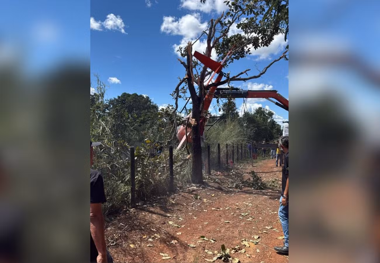Helicóptero que caiu em fazenda era pilotado pelo pai de Henrique e Juliano, diz assessoria