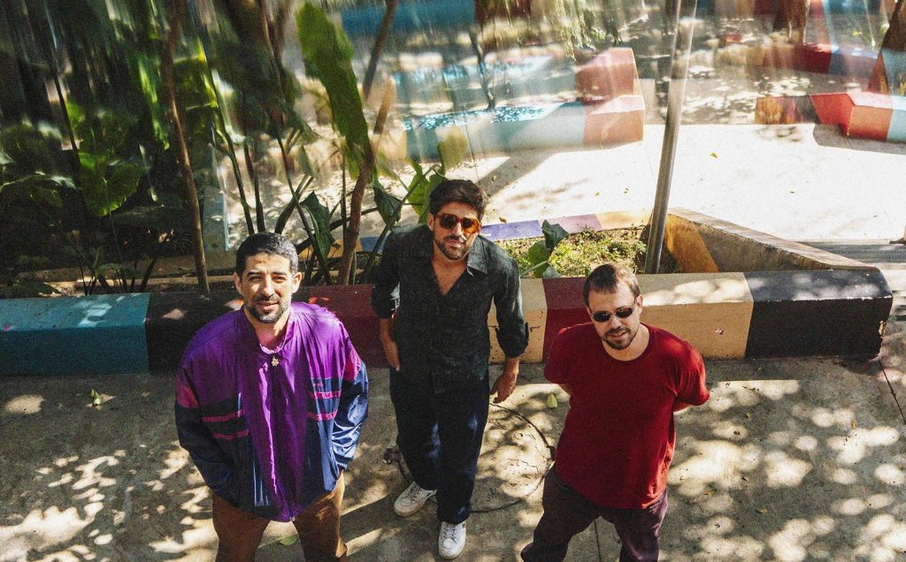 Trio de jazz Caixa Cubo toca Caetano Veloso e Gilberto Gil em ‘Ultracooked’, álbum programado para novembro